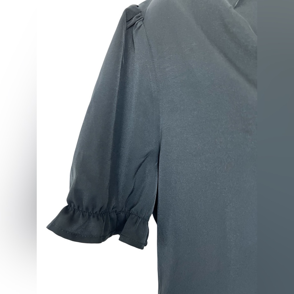 🆕 🖤 NWT ALLEGRA K Bow Tie Neck Ruffle Blouse | Charcoal Gray | Women’s Small - Picture 5 of 11